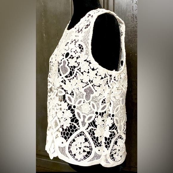 Acemi white lace & crochet tank top - Size Medium - Picture 2 of 9